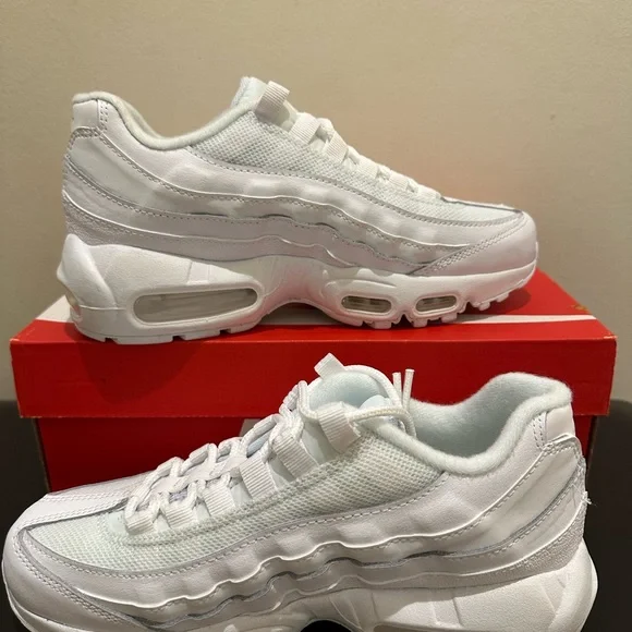 NIB Nike Air Max 95 Recraft GS Triple White Size  CJ3906-100 Big Kid - Picture 4 of 6